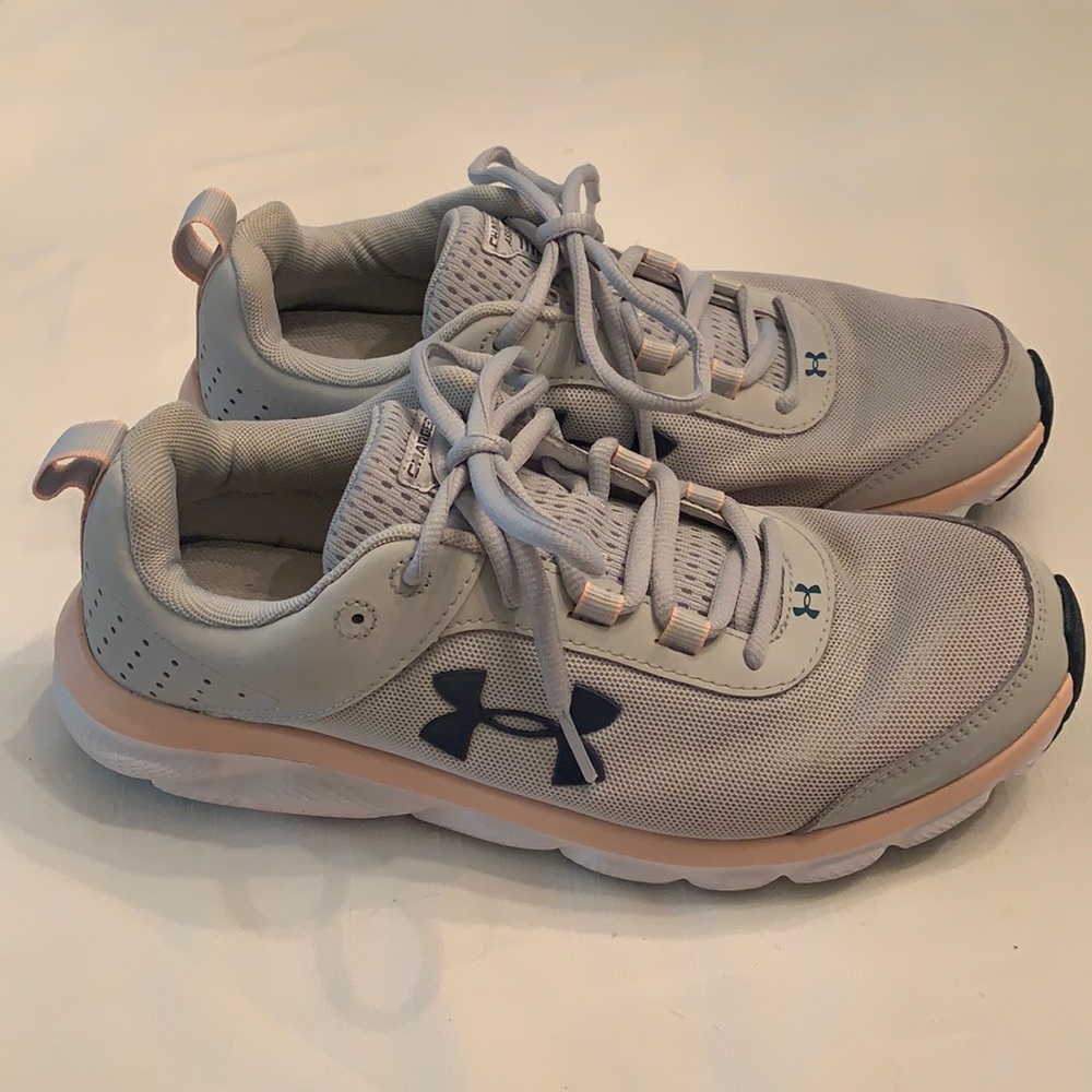 Under Armour Charges Assert. Size 9.5